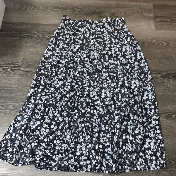 SHIEN FLORAL SLIT SKIRT - Picture 2 of 5